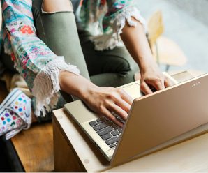 Hay un mar de bienestar emocional  que puedes navegar con ayuda de tu laptop